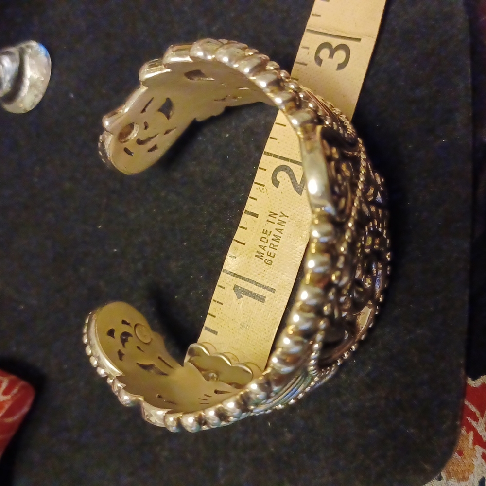 Cuff - Picture 6 of 7